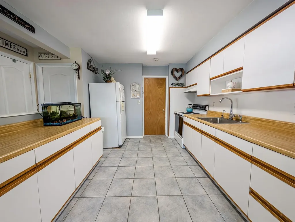 40 E Belmont Street Bay Shore NY 11706