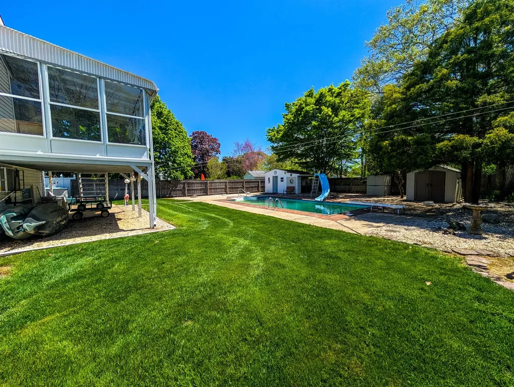 40 E Belmont Street Bay Shore NY 11706