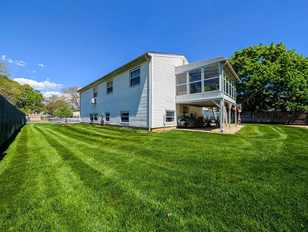 40 E Belmont Street Bay Shore NY 11706