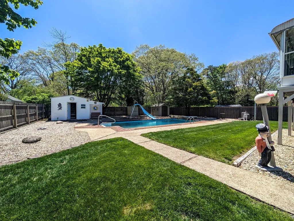 40 E Belmont Street Bay Shore NY 11706