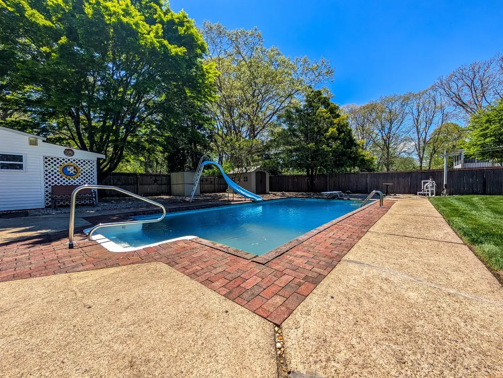 40 E Belmont Street Bay Shore NY 11706