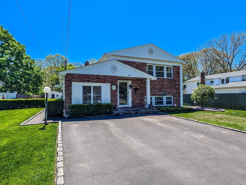 40 E Belmont Street Bay Shore NY 11706