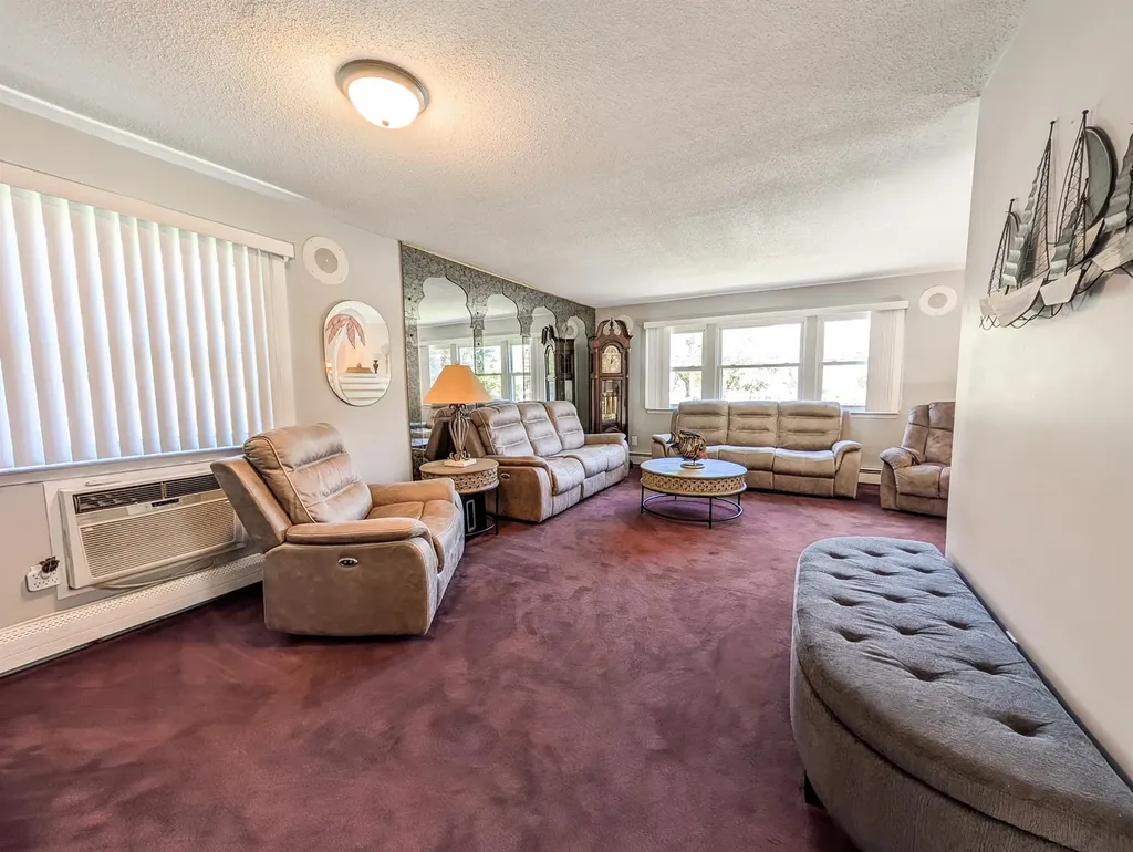 40 E Belmont Street Bay Shore NY 11706