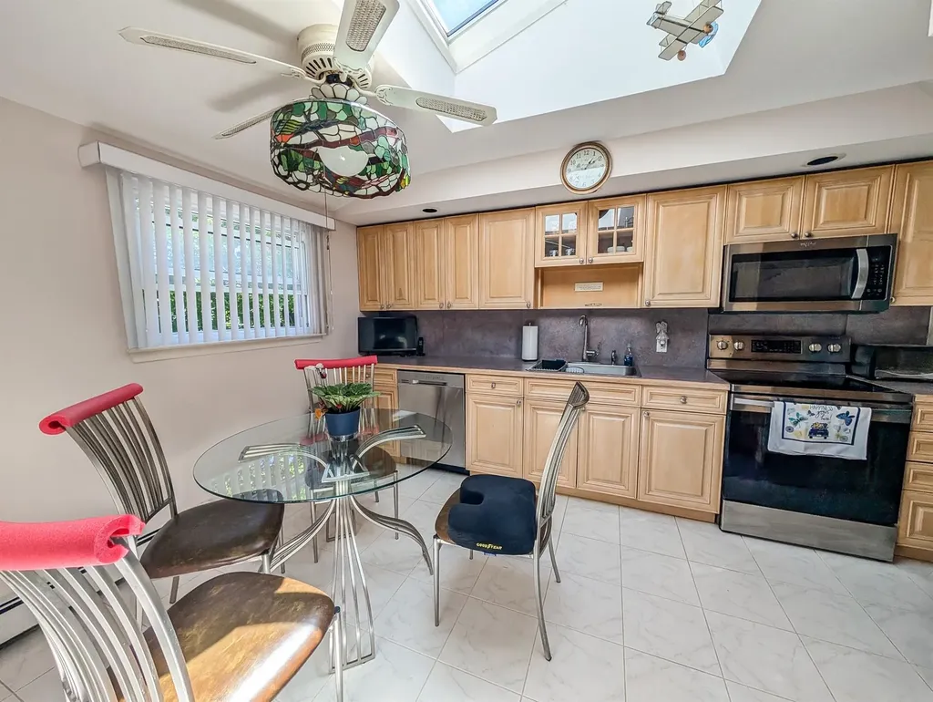 40 E Belmont Street Bay Shore NY 11706