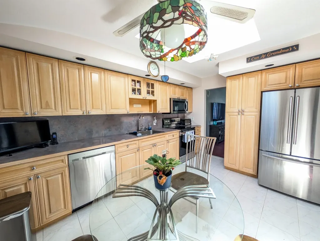 40 E Belmont Street Bay Shore NY 11706