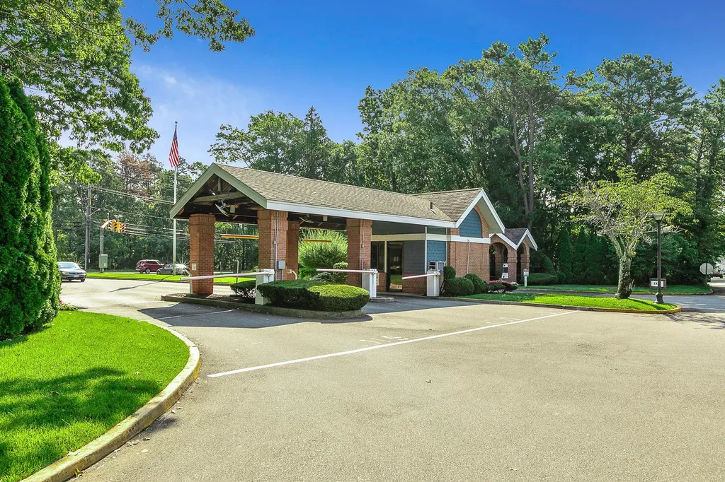 71 Glen Drive Ridge NY 11961