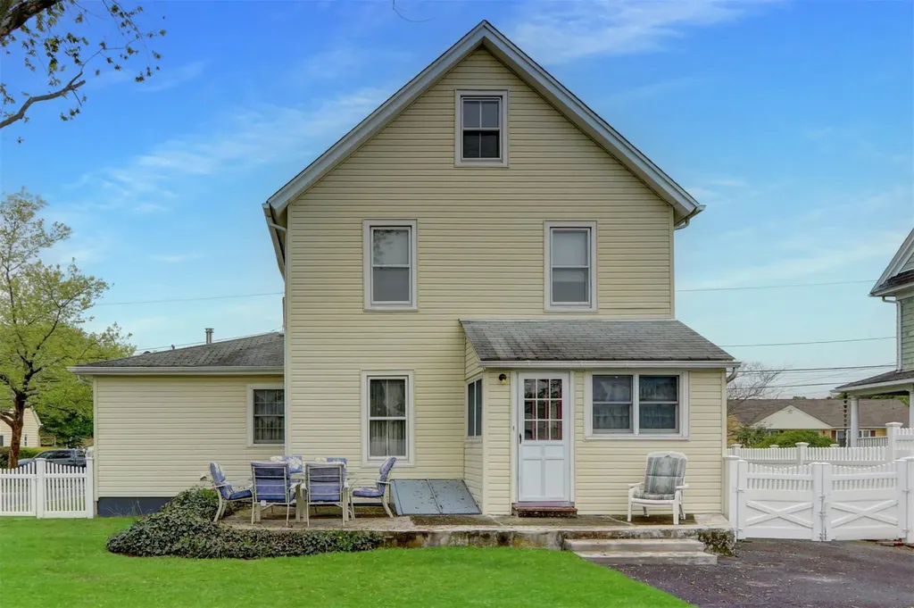53 Church Avenue Islip NY 11751