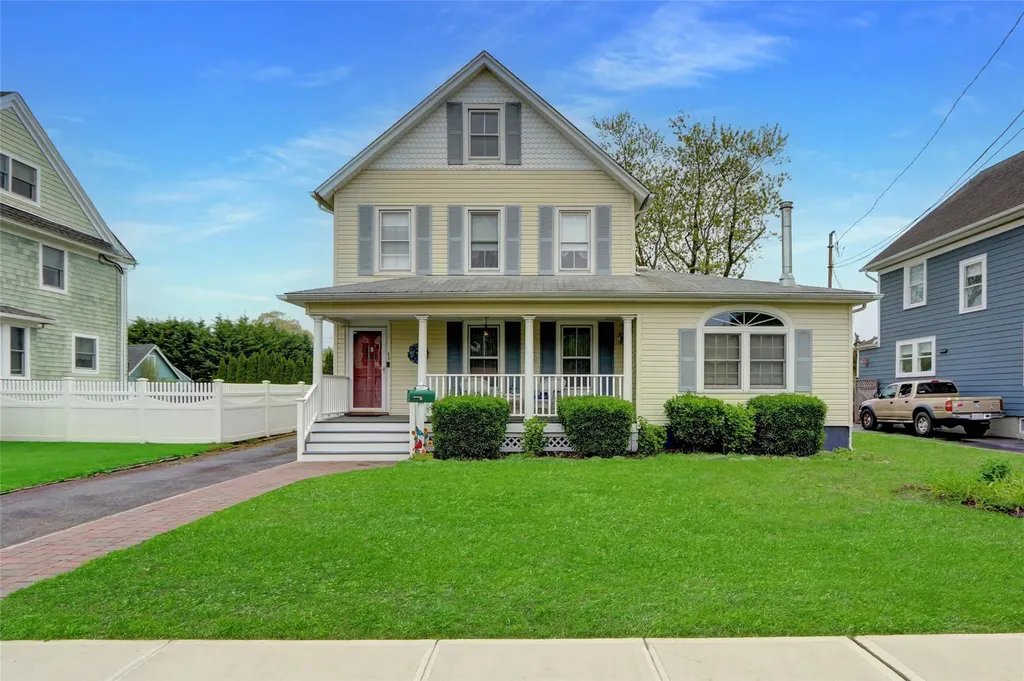 53 Church Avenue Islip NY 11751