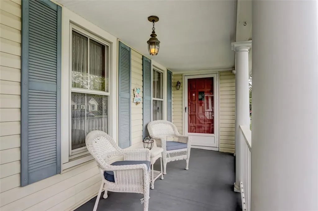 53 Church Avenue Islip NY 11751