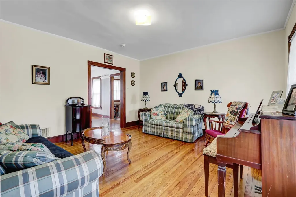 53 Church Avenue Islip NY 11751