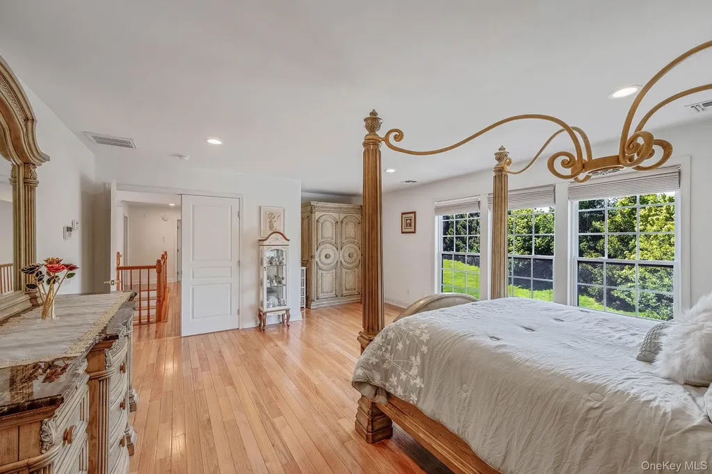 29 Pinehurst Drive Mount Sinai NY 11766