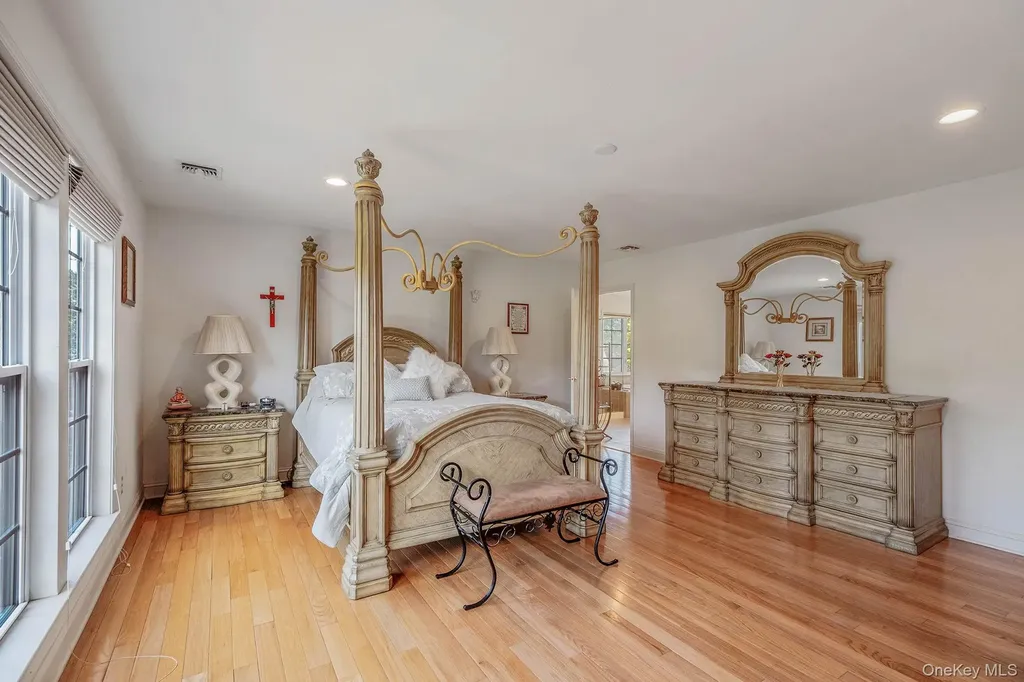 29 Pinehurst Drive Mount Sinai NY 11766