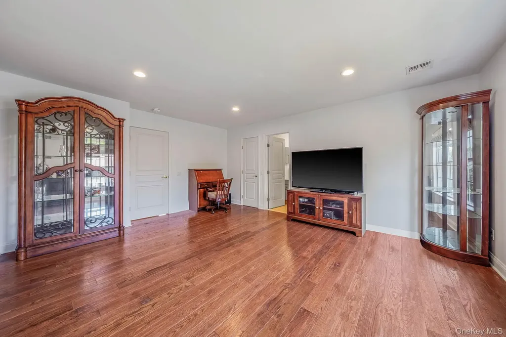 29 Pinehurst Drive Mount Sinai NY 11766