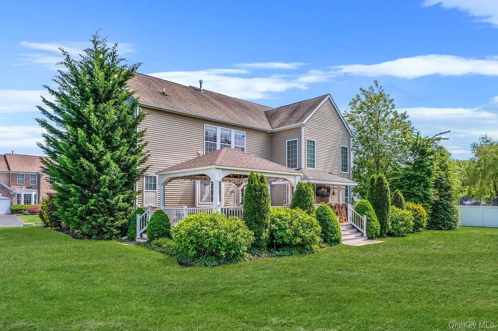 29 Pinehurst Drive Mount Sinai NY 11766