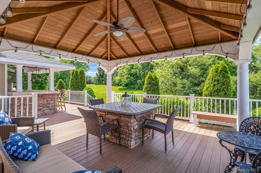 29 Pinehurst Drive Mount Sinai NY 11766
