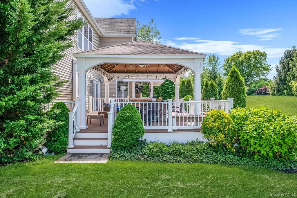 29 Pinehurst Drive Mount Sinai NY 11766