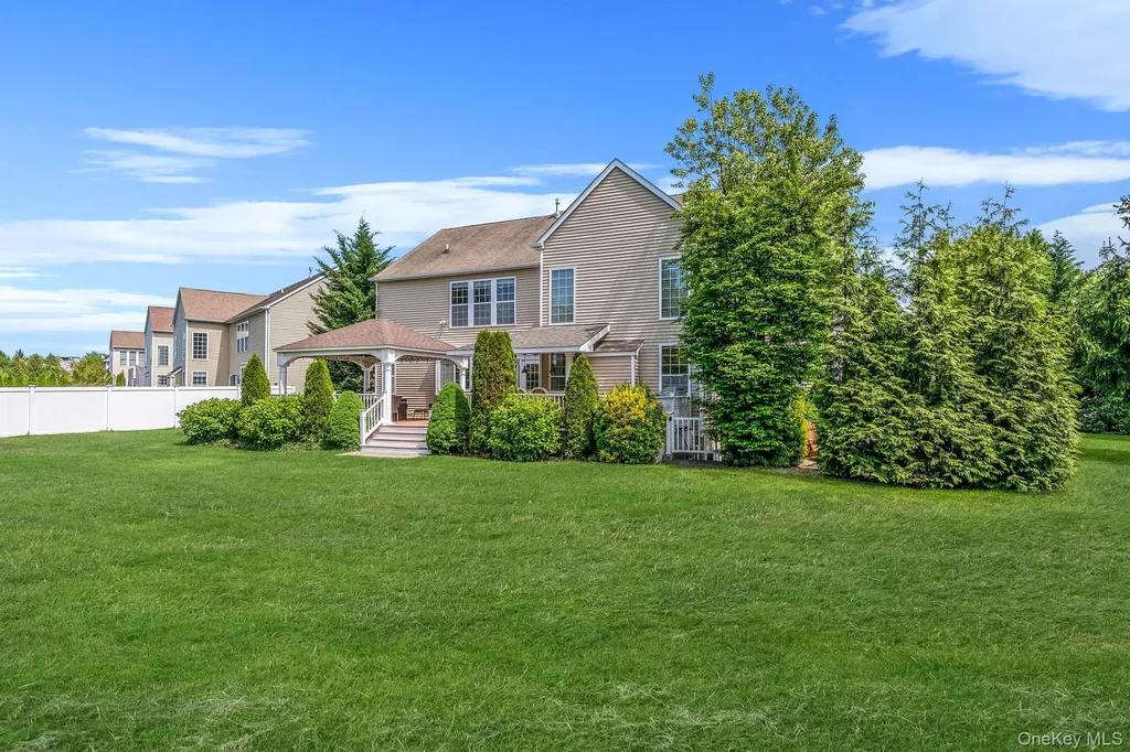 29 Pinehurst Drive Mount Sinai NY 11766