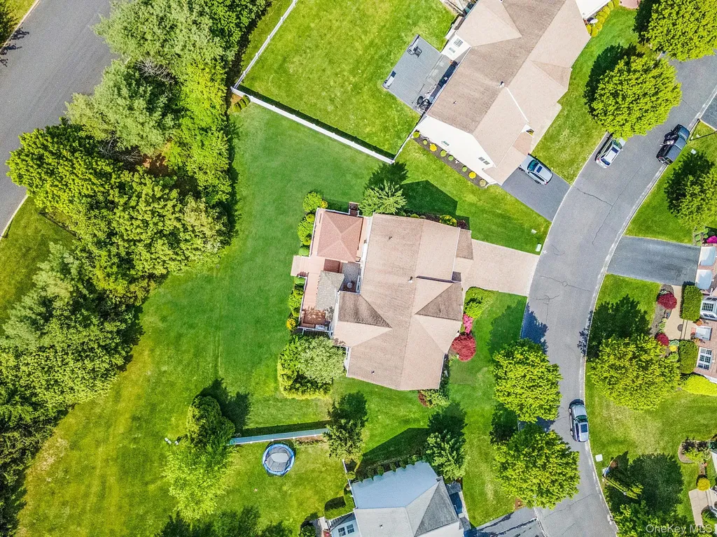 29 Pinehurst Drive Mount Sinai NY 11766