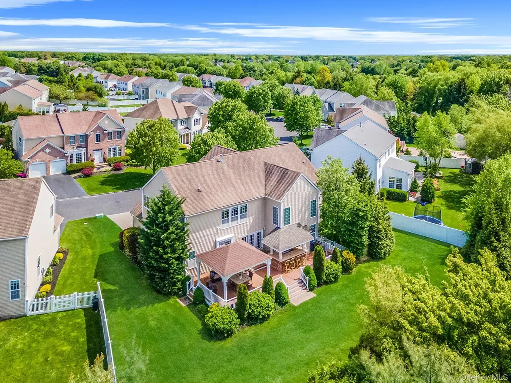 29 Pinehurst Drive Mount Sinai NY 11766