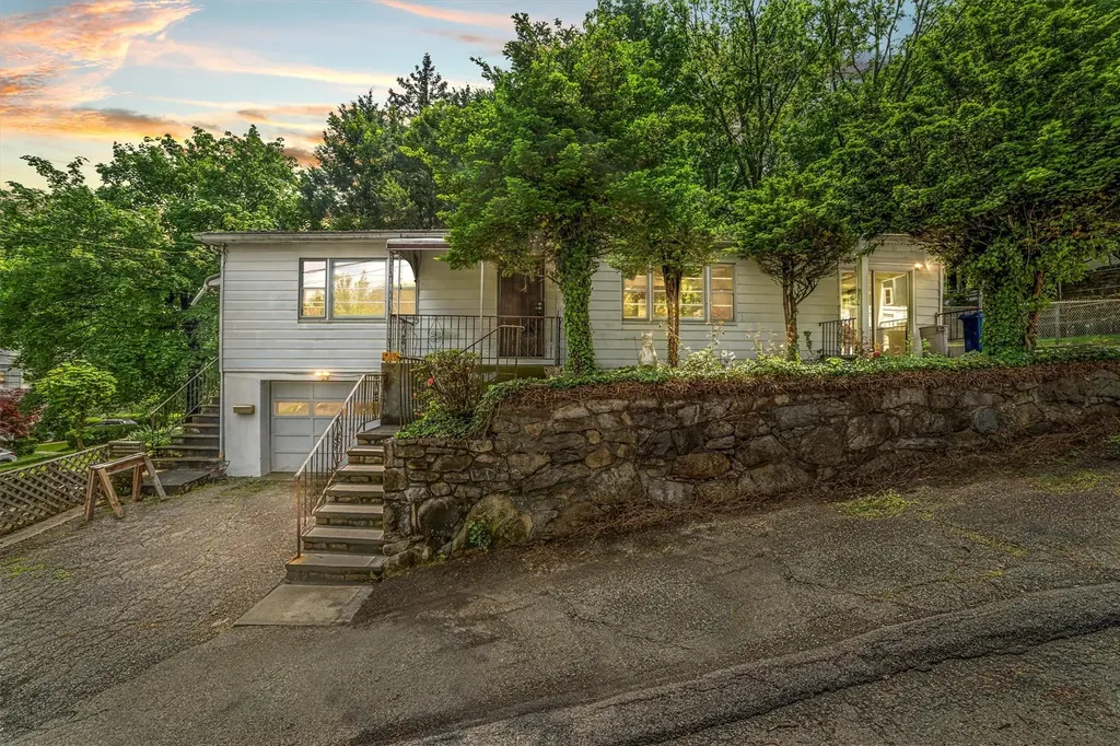 420 Nelson Avenue Peekskill NY 10566
