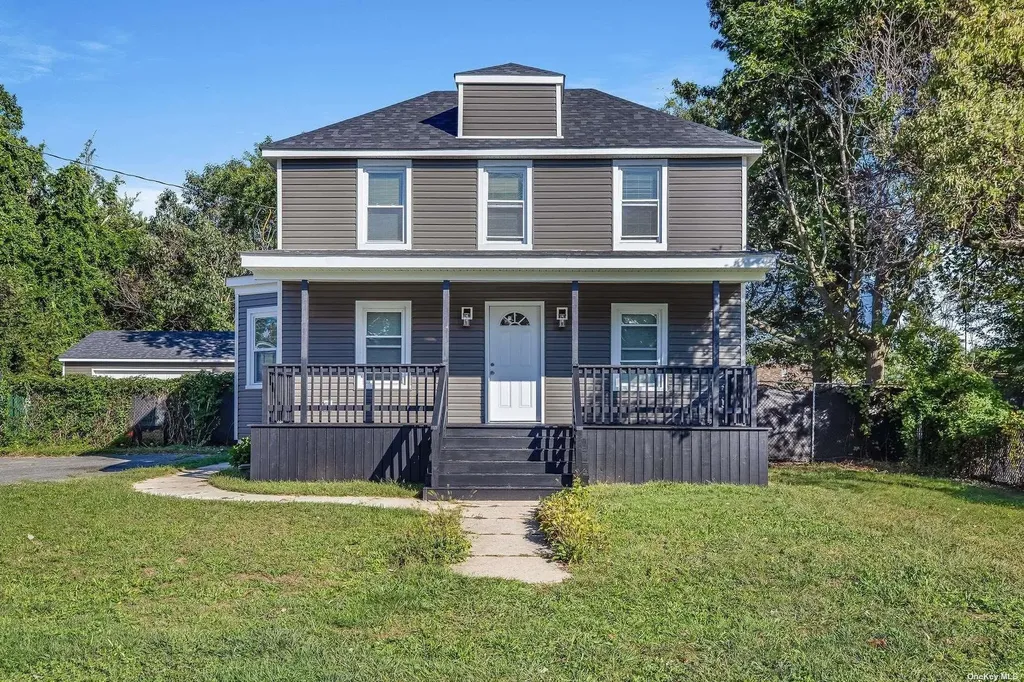 29 Haab Avenue Babylon NY 11702