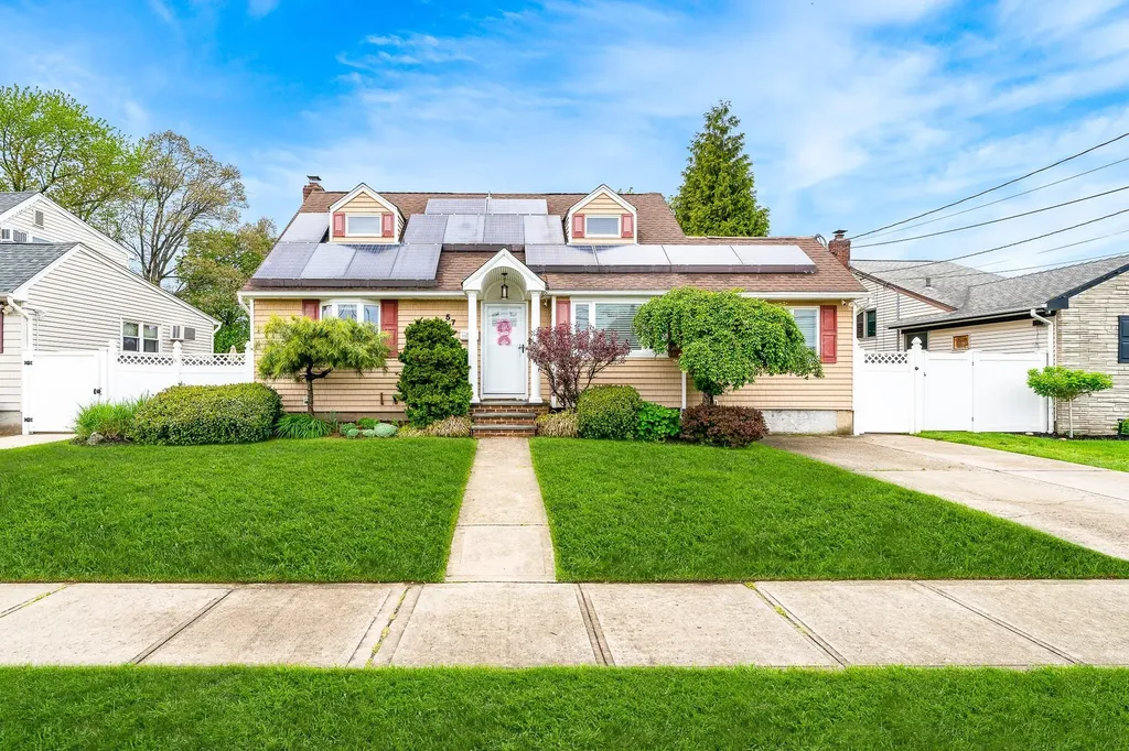 57 Nims Avenue West Babylon NY 11704
