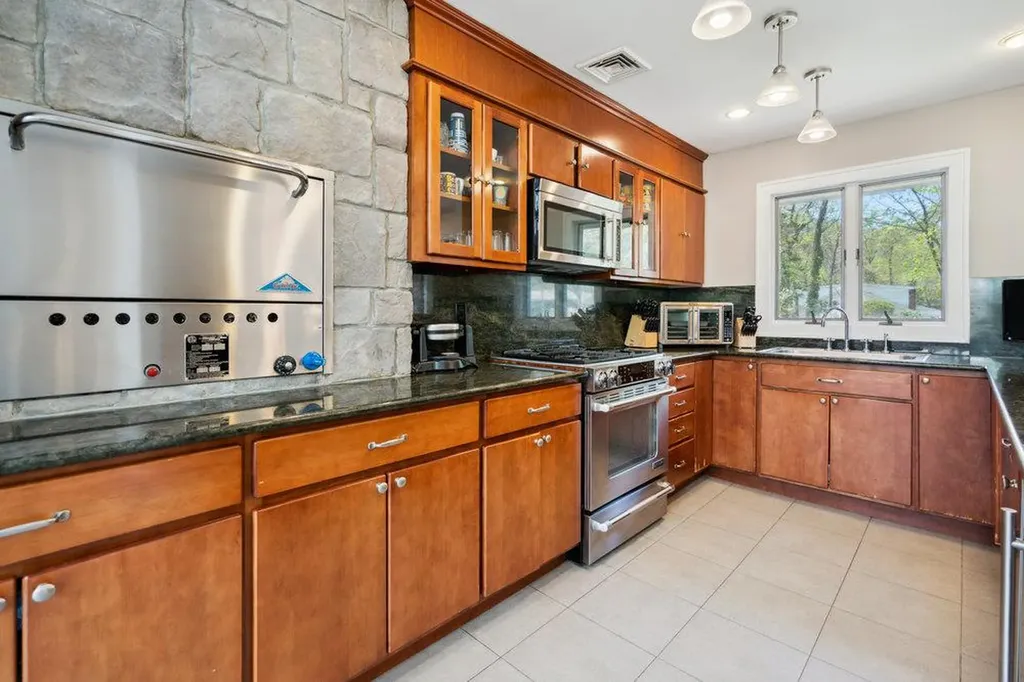 41 Beaumont Drive Melville NY 11747