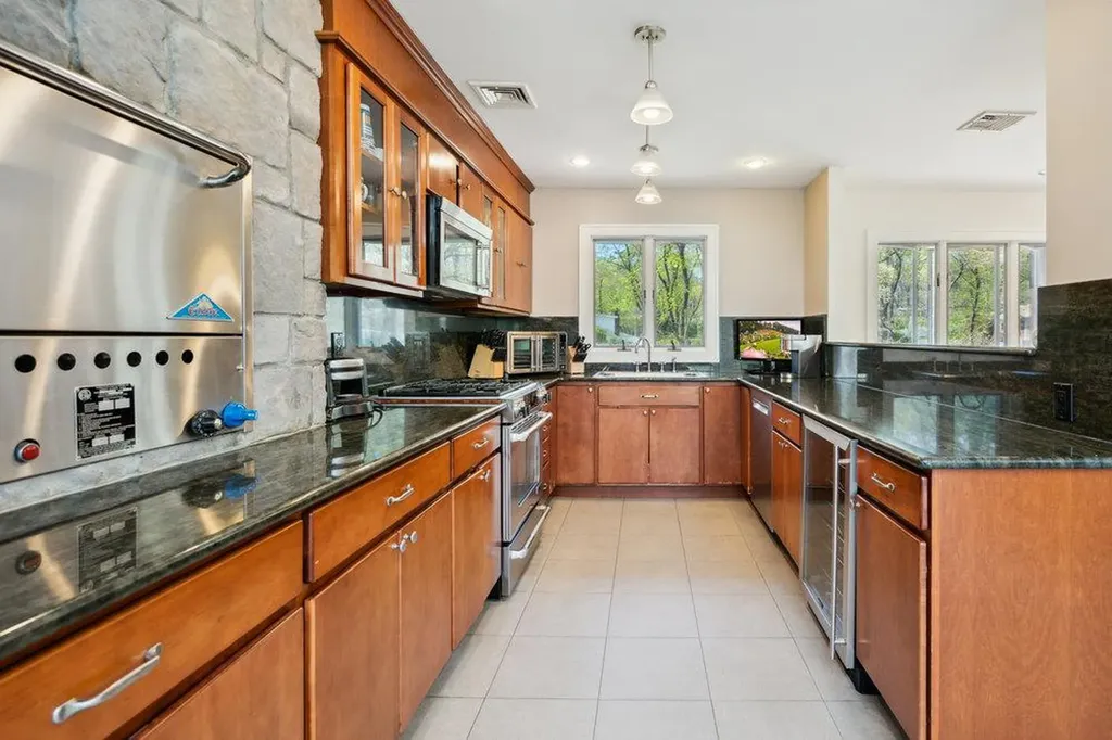 41 Beaumont Drive Melville NY 11747