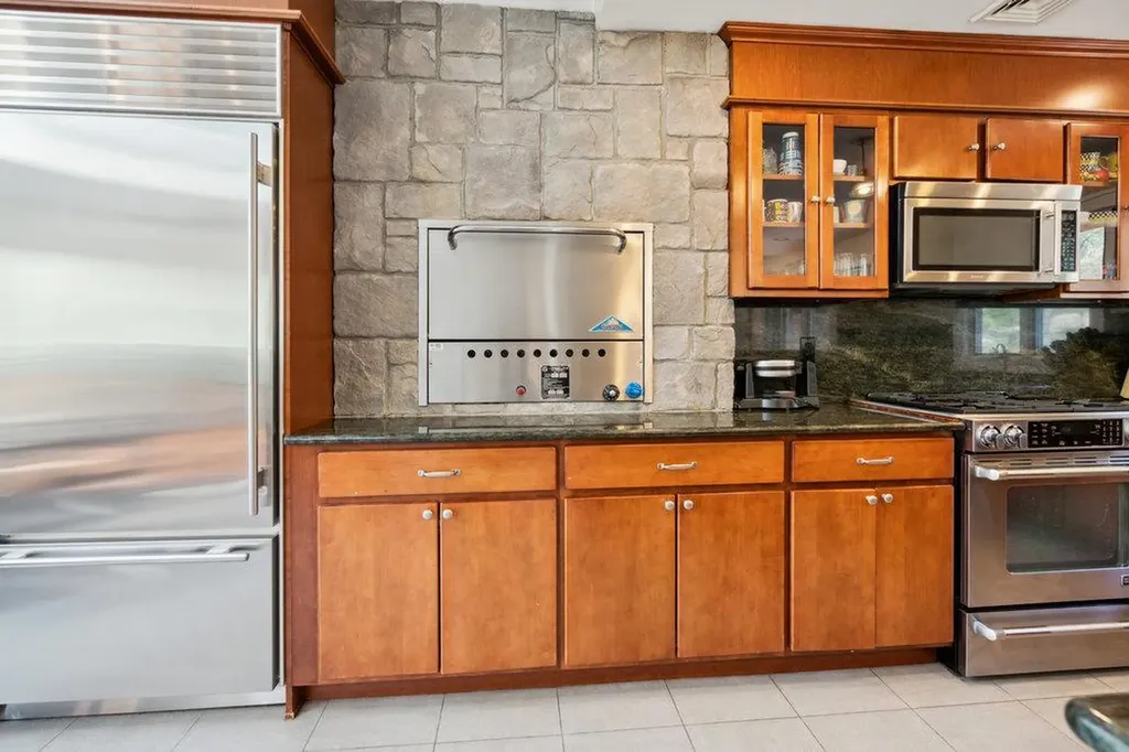 41 Beaumont Drive Melville NY 11747