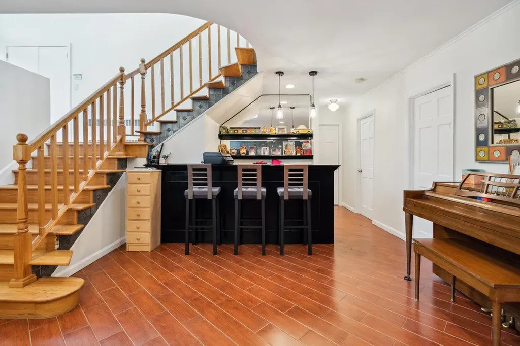 41 Beaumont Drive Melville NY 11747