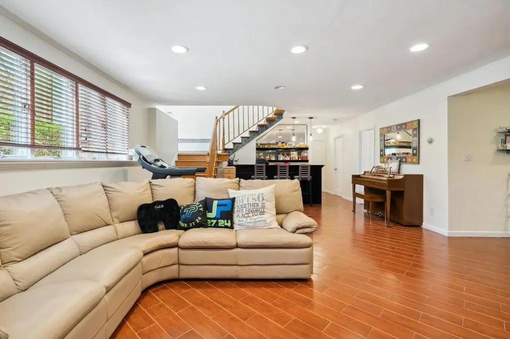 41 Beaumont Drive Melville NY 11747