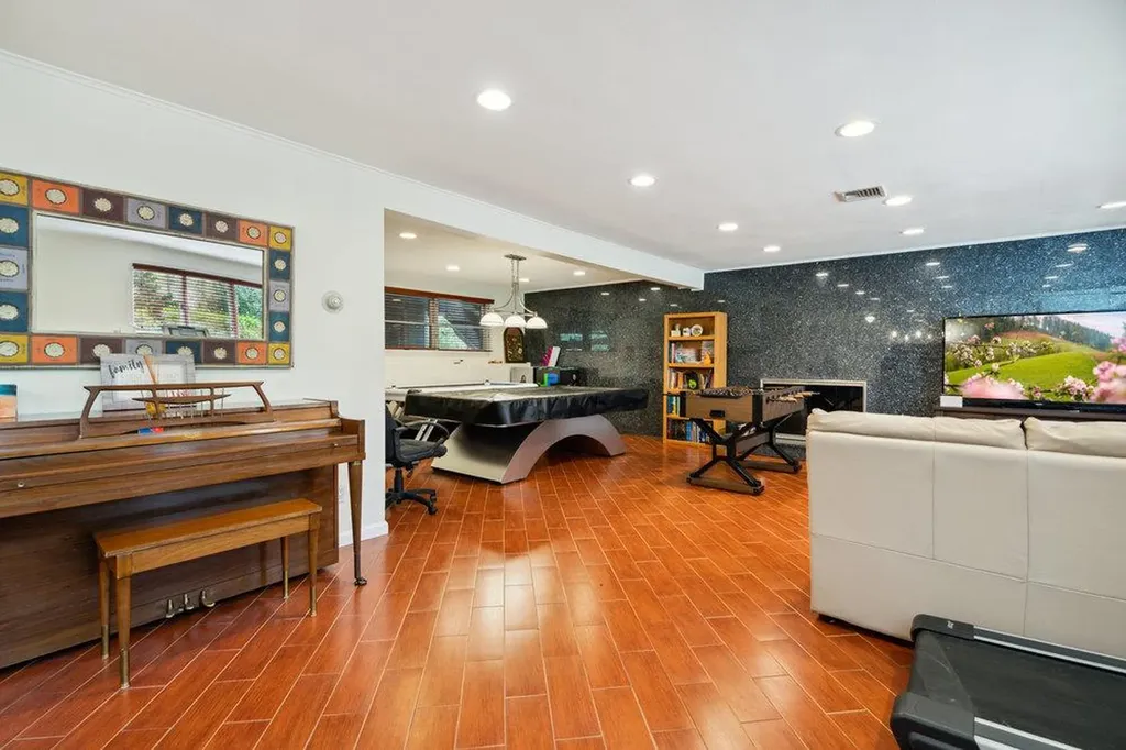 41 Beaumont Drive Melville NY 11747