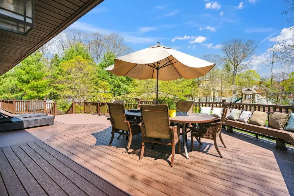 41 Beaumont Drive Melville NY 11747