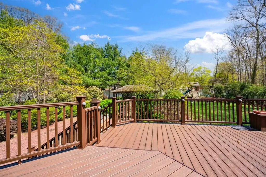 41 Beaumont Drive Melville NY 11747