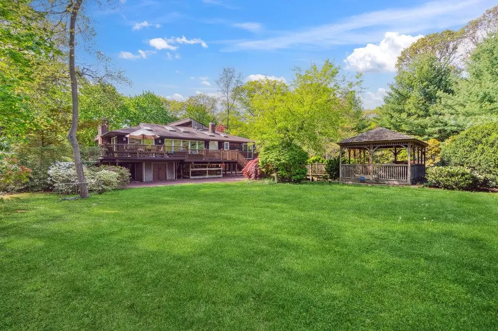 41 Beaumont Drive Melville NY 11747