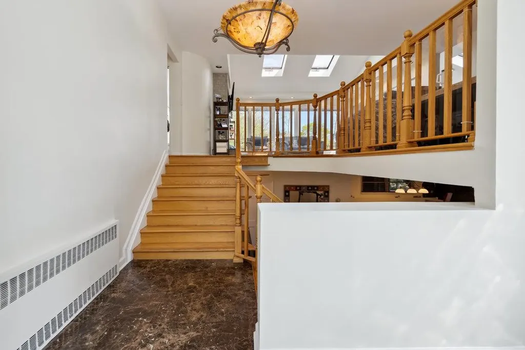 41 Beaumont Drive Melville NY 11747