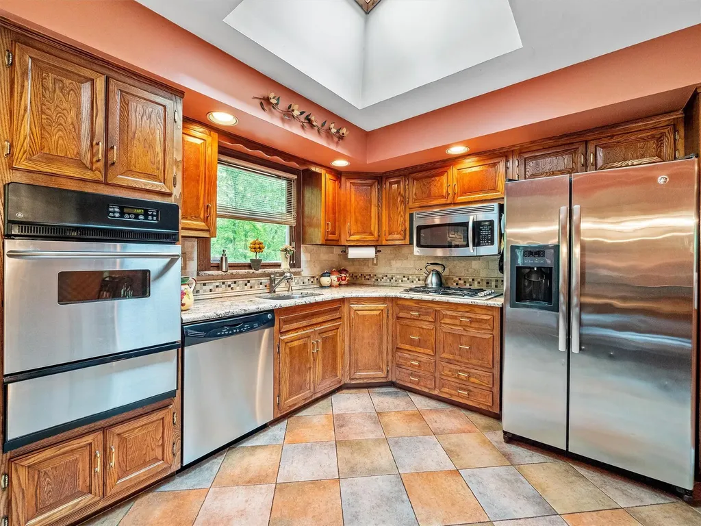 140 Schweizer Lane Bardonia NY 10954