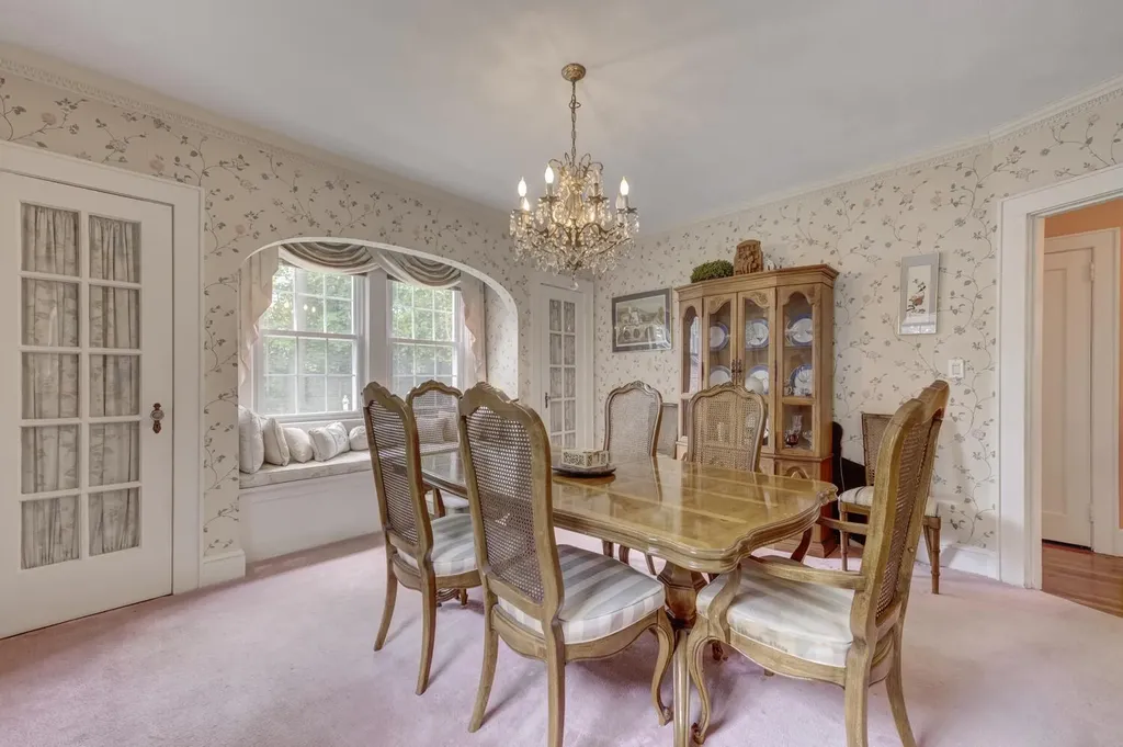 189 Meadowsweet Road Mineola NY 11501