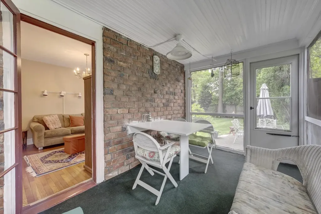 189 Meadowsweet Road Mineola NY 11501