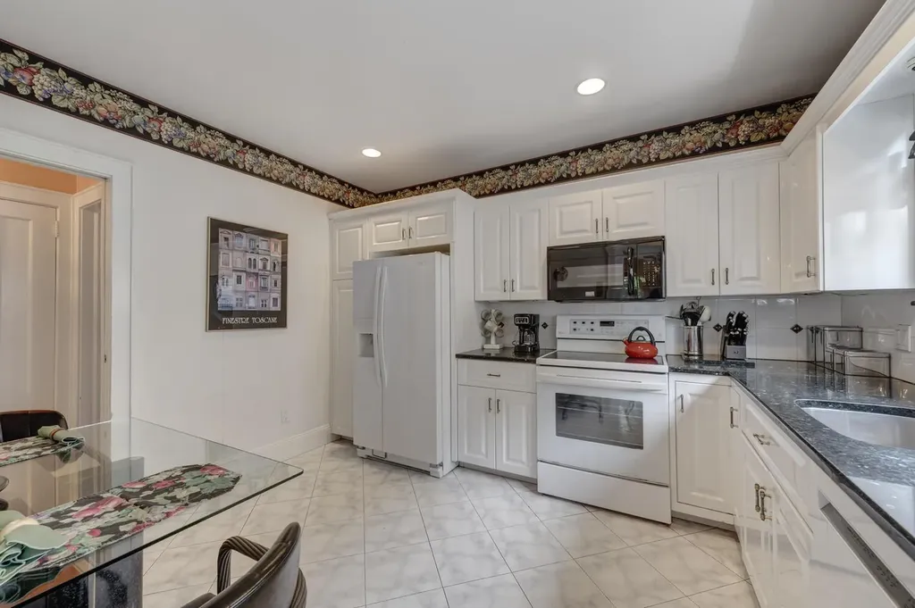 189 Meadowsweet Road Mineola NY 11501
