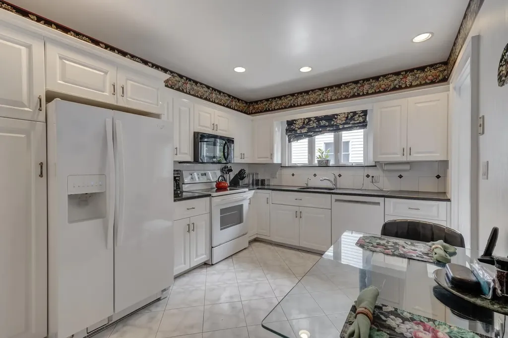 189 Meadowsweet Road Mineola NY 11501