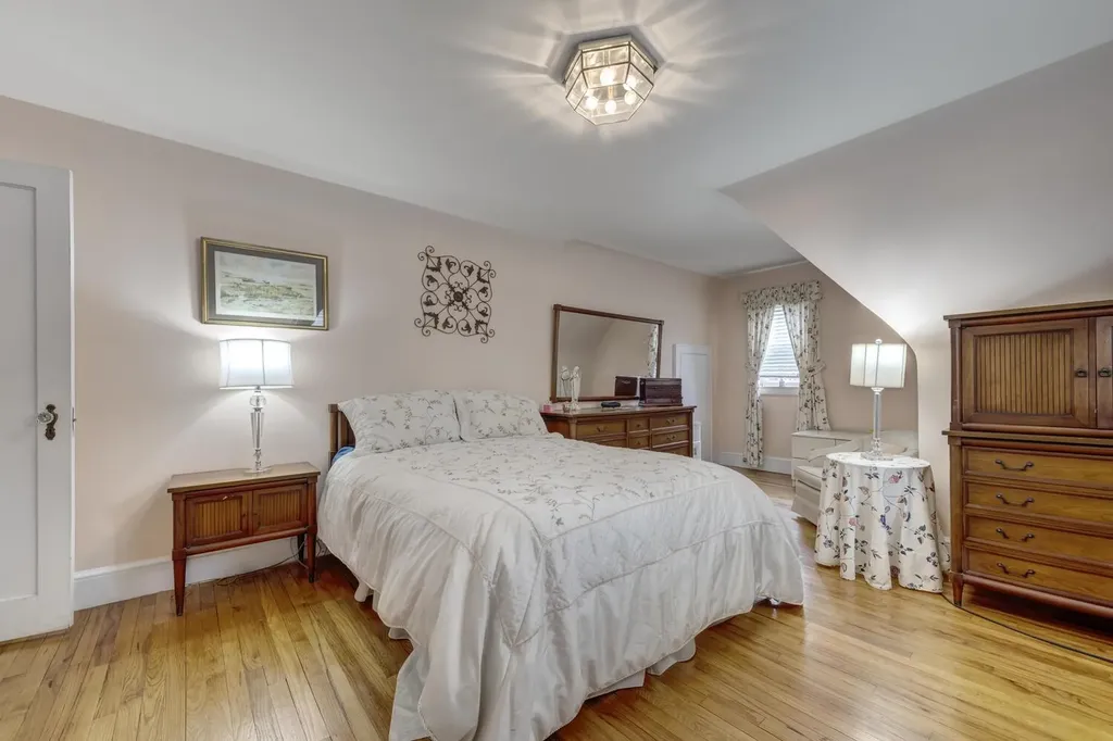 189 Meadowsweet Road Mineola NY 11501