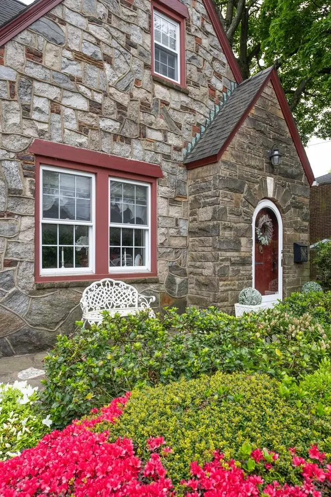 189 Meadowsweet Road Mineola NY 11501