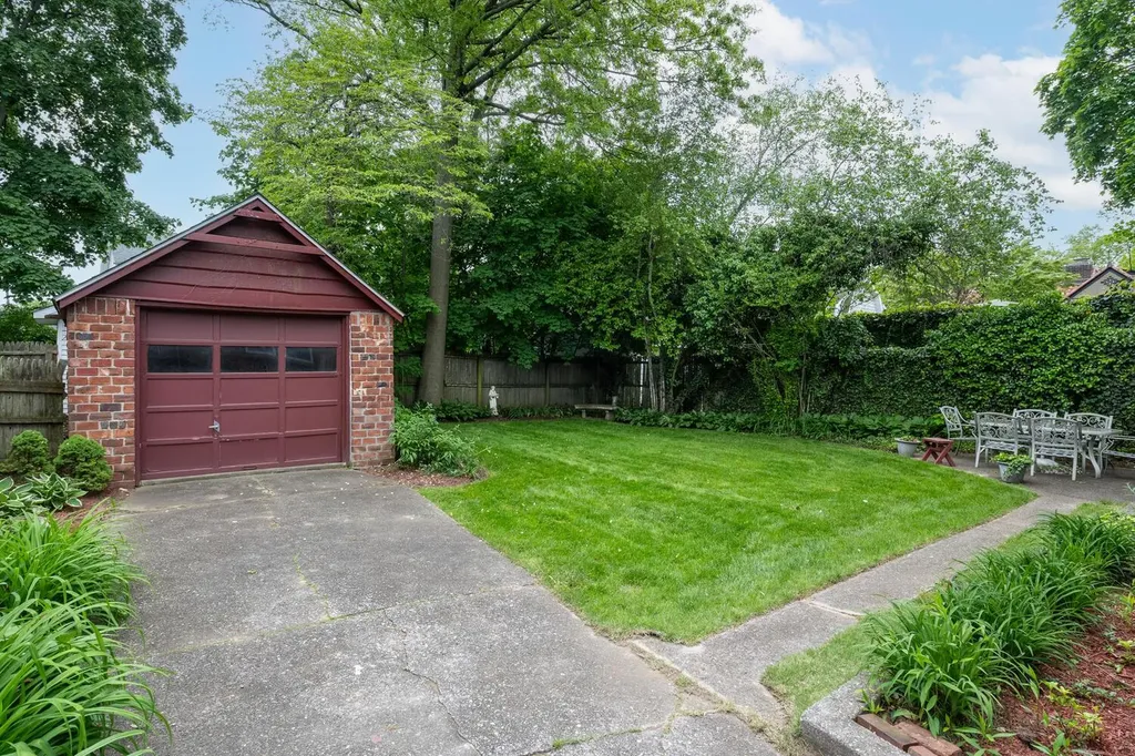 189 Meadowsweet Road Mineola NY 11501
