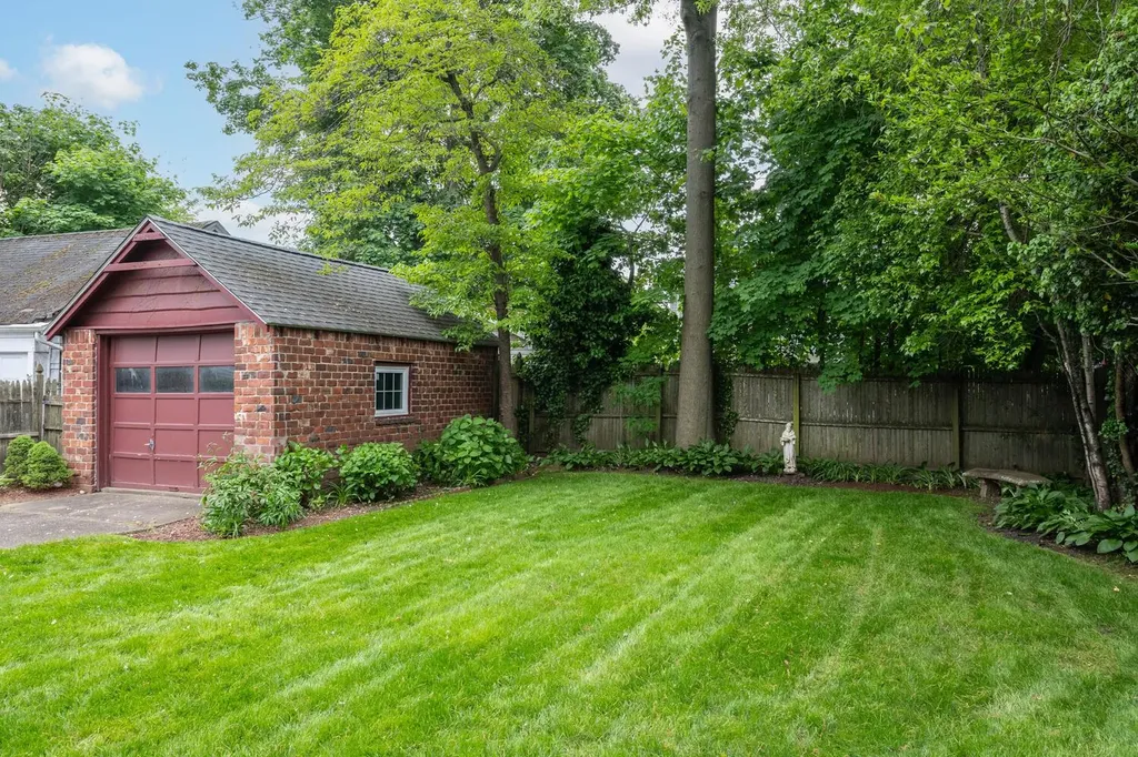 189 Meadowsweet Road Mineola NY 11501