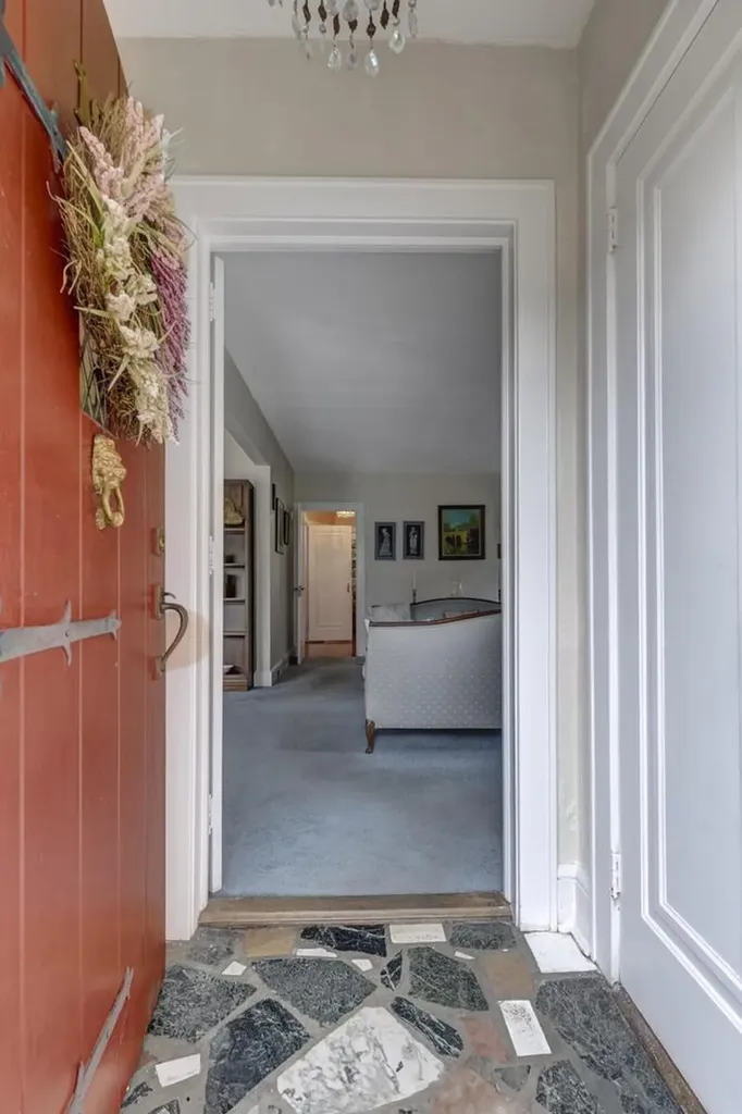189 Meadowsweet Road Mineola NY 11501