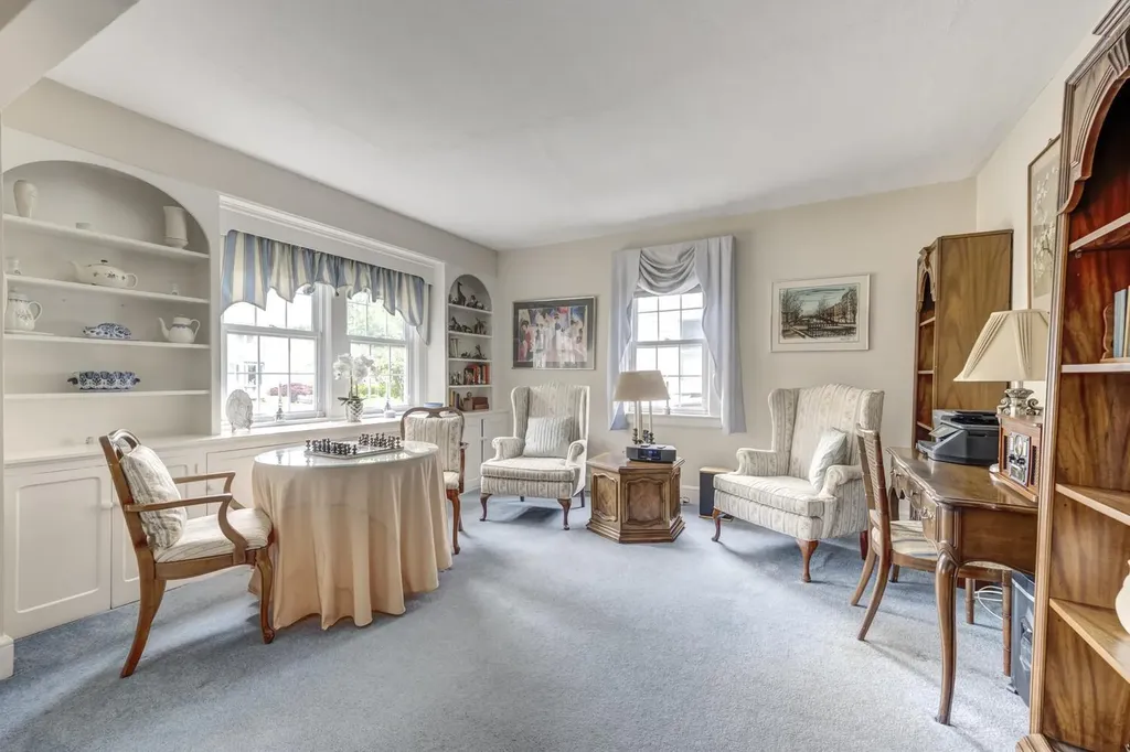 189 Meadowsweet Road Mineola NY 11501