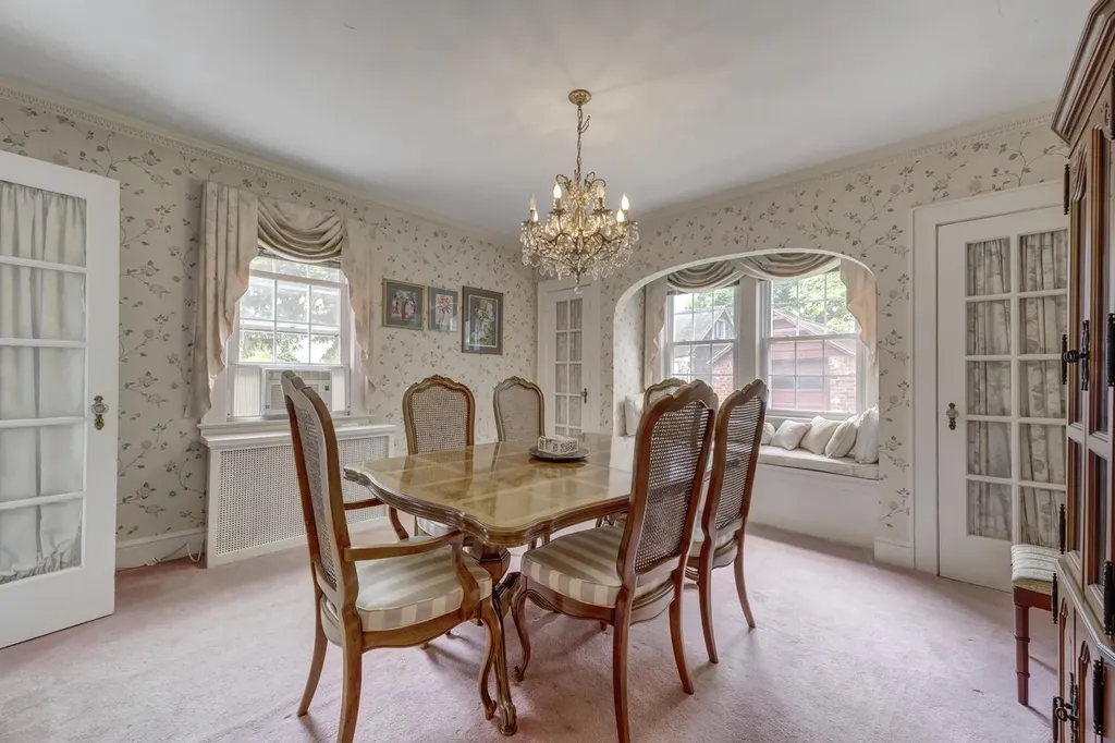189 Meadowsweet Road Mineola NY 11501
