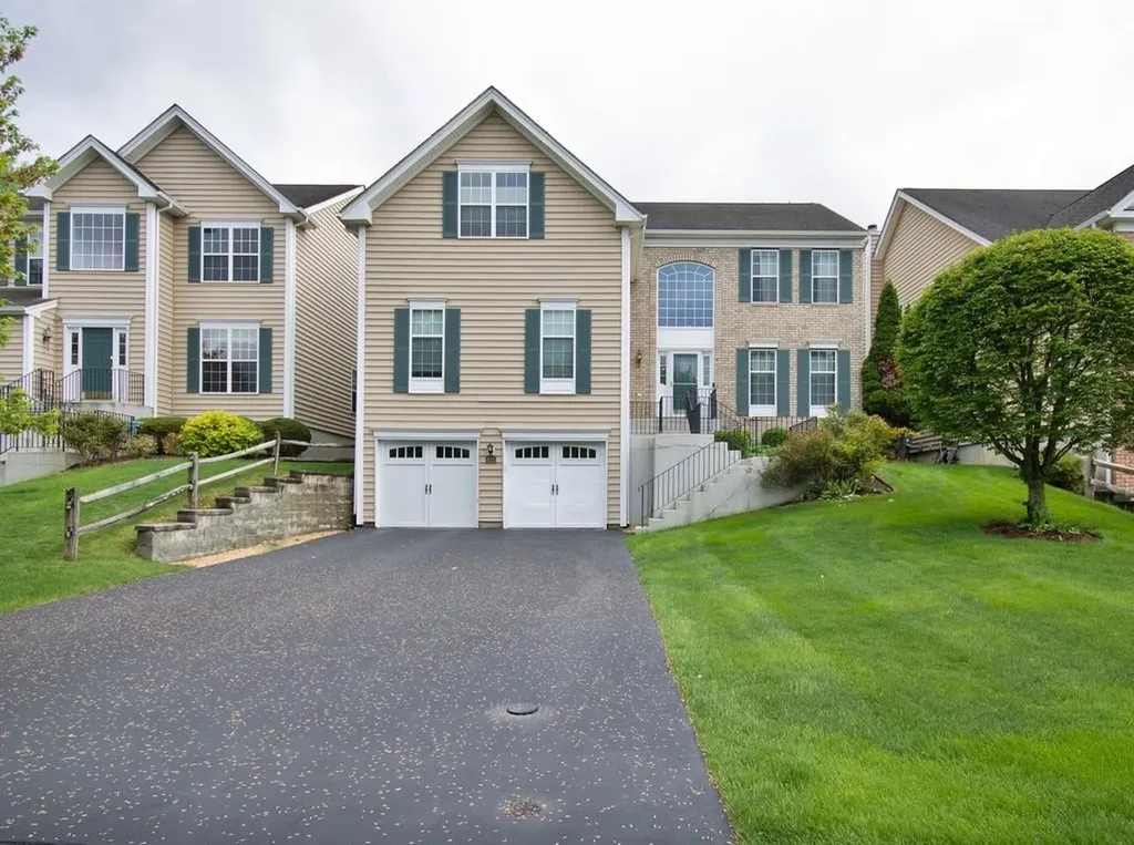 622 Creekside Lane Fishkill NY 12524