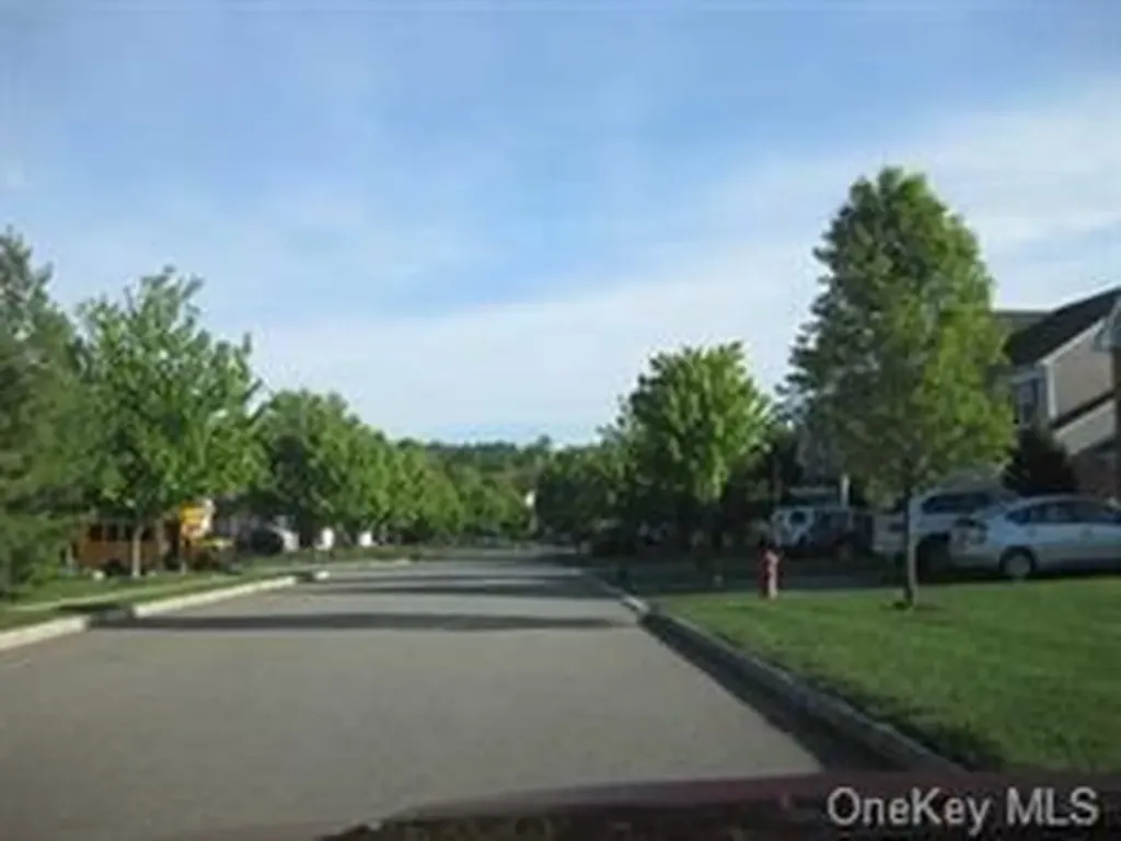 622 Creekside Lane Fishkill NY 12524